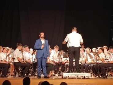 Actuación de José Monfort en el concierto homenaje a Valerià Gil