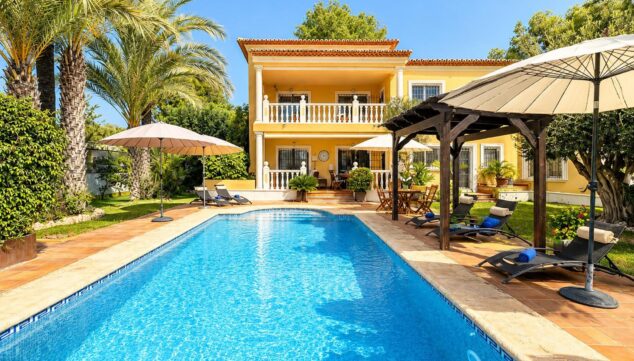 A 500 metros de El Portet: una villa para ocho con piscina 1 Imagen: Vacaciones en Moraira