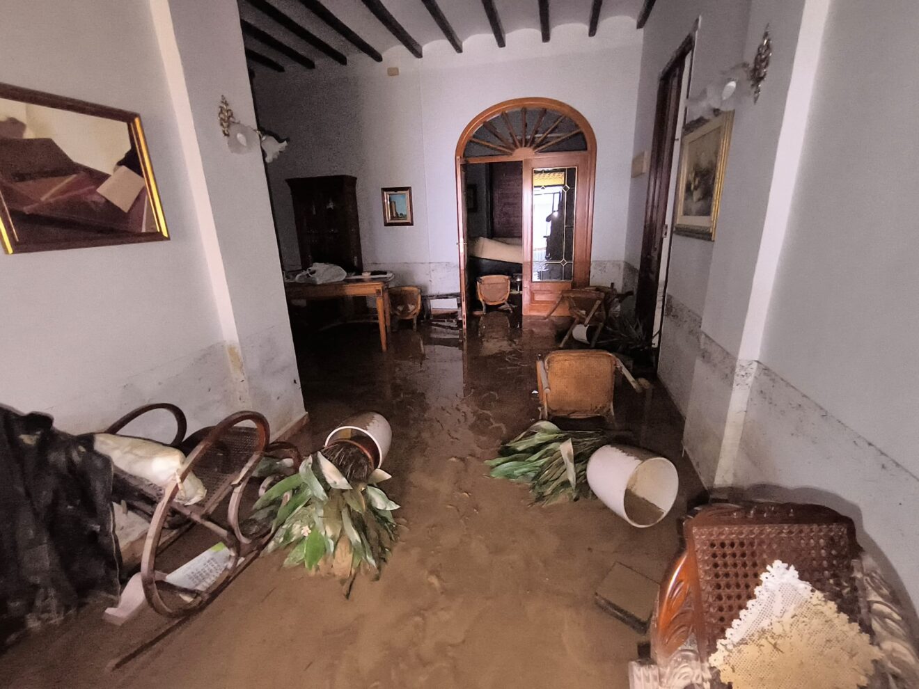 Interior de una vivienda de Els Poblets afectada por la inundación de la DANA Adam
