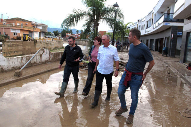 Baldoví pide que Pérez Llorca comparezca en Les Corts para explicar la respuesta a la DANA Adam 1 Imagen: Visita de Joan Baldoví, Ageda Micó y Gerard Fullana a Els Poblets tras la DANA Adam
