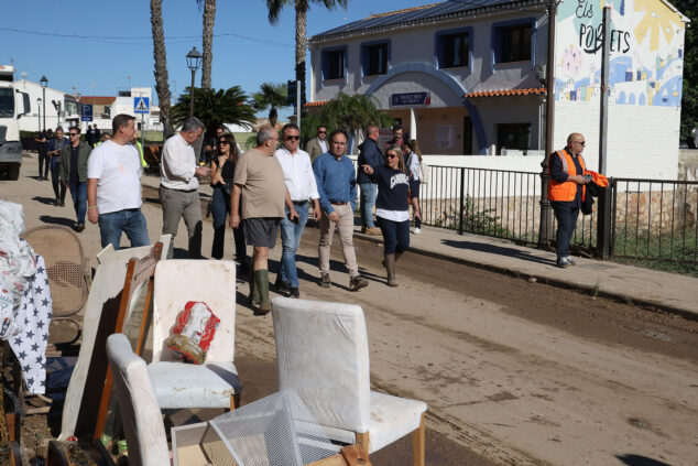 Imagen: Visita de la Generalitat por las calles afectadas de Els Poblets