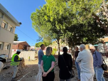 Autoritats visiten les obres en un col·legi de Pego
