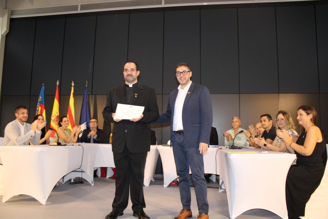 Entrega del título de Hijo Adoptivo a Ximo Silvestre