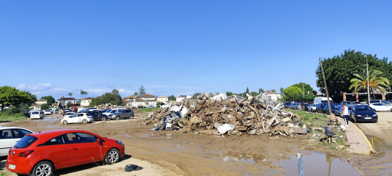 Zona de acopio de vehículos y enseres en Els Poblets este martes 20 de octubre