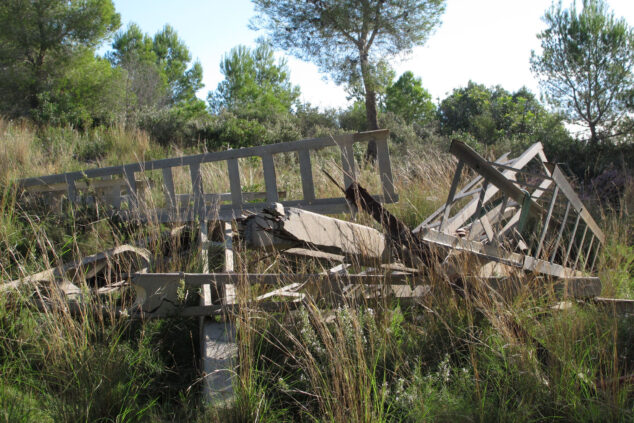 Imagen: Zona de acopio tras la retirada de líneas eléctricas entre Dénia y Xàbia